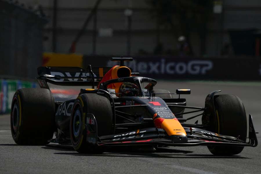 Verstappen em forma, uma vez mais, agora no México