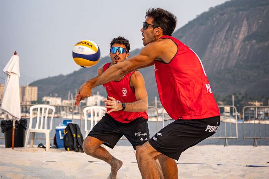 Pedrosa e Campos caem nas meias do Mundial Universitário de voleibol de praia