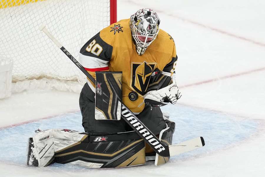 Gólman Vegas Golden Knights musí riešiť nepríjemné osobné záležitosti. 