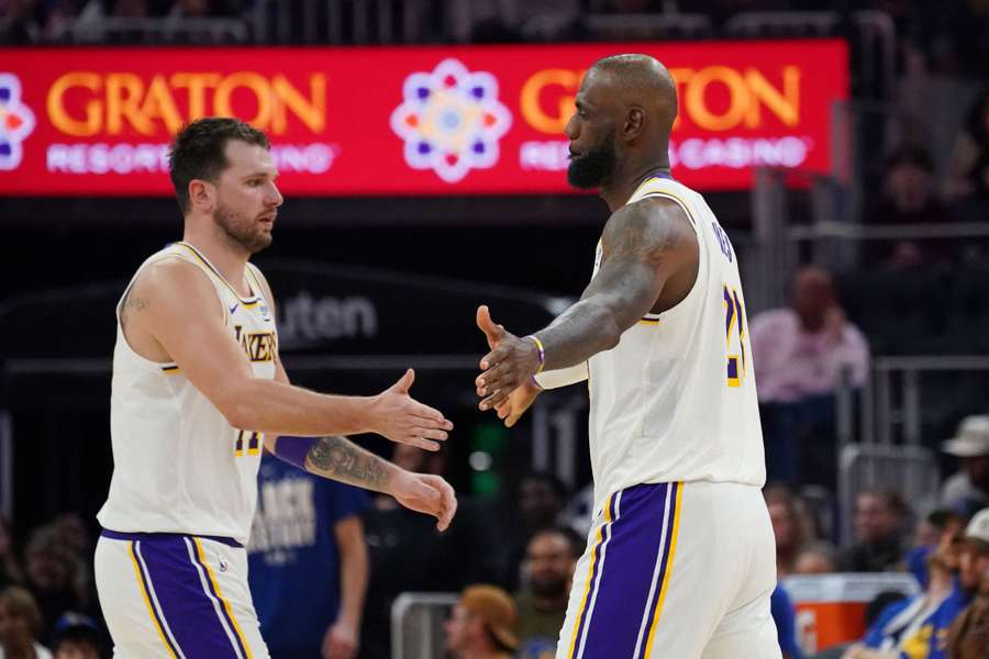 Hviezdy Lakers Luka Dončič a LeBron James. Hviezdy Lakers Luka Dončič a LeBron James.