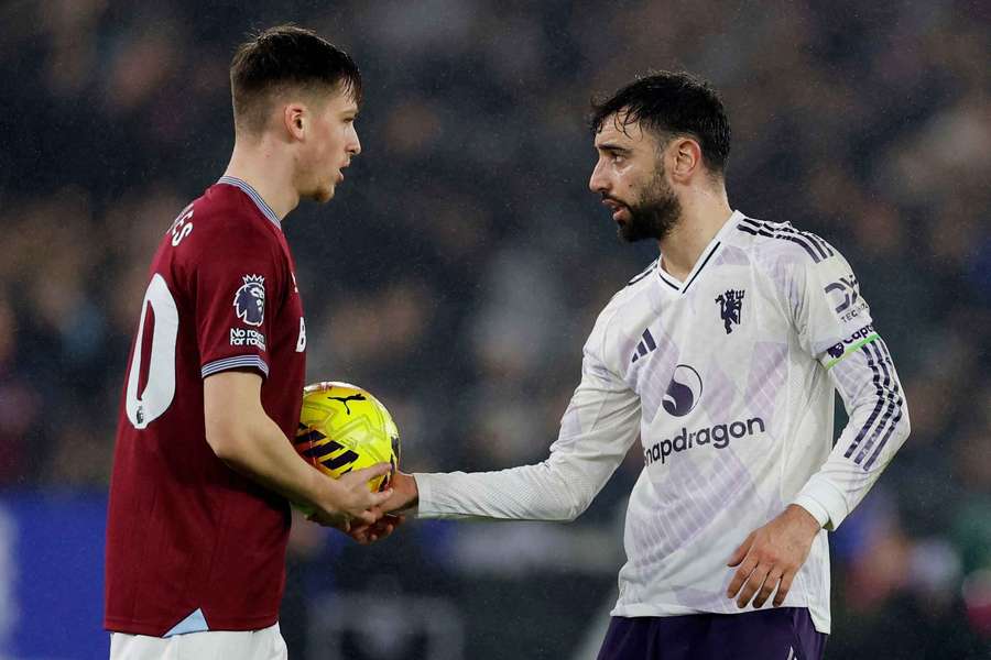 Rooney rips into Man Utd fan Frank Illet: He is doing my head in, he will be irrelevant! Rooney rips into Man Utd fan Frank Illet: He is doing my head in, he will be irrelevant!
