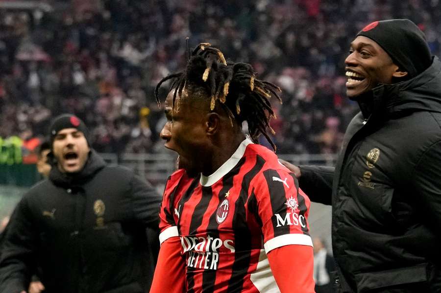 Bola de Chukwueze entrou mansa no gol do Parma já nos acréscimos