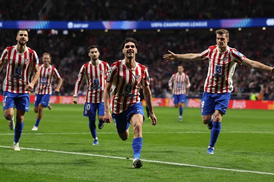 Atlético slaví vítězství a postup. Atlético slaví vítězství a postup.