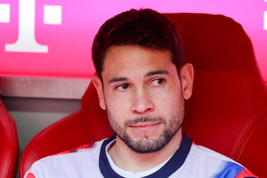 Bayern Munich confirm Raphael Guerreiro will leave this summer Bayern Munich confirm Raphael Guerreiro will leave this summer