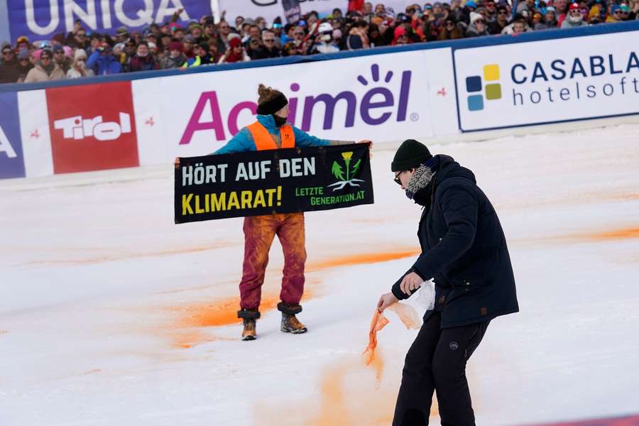 Activisten van de "Laatste Generatie" in het finishgebied in Gurgl