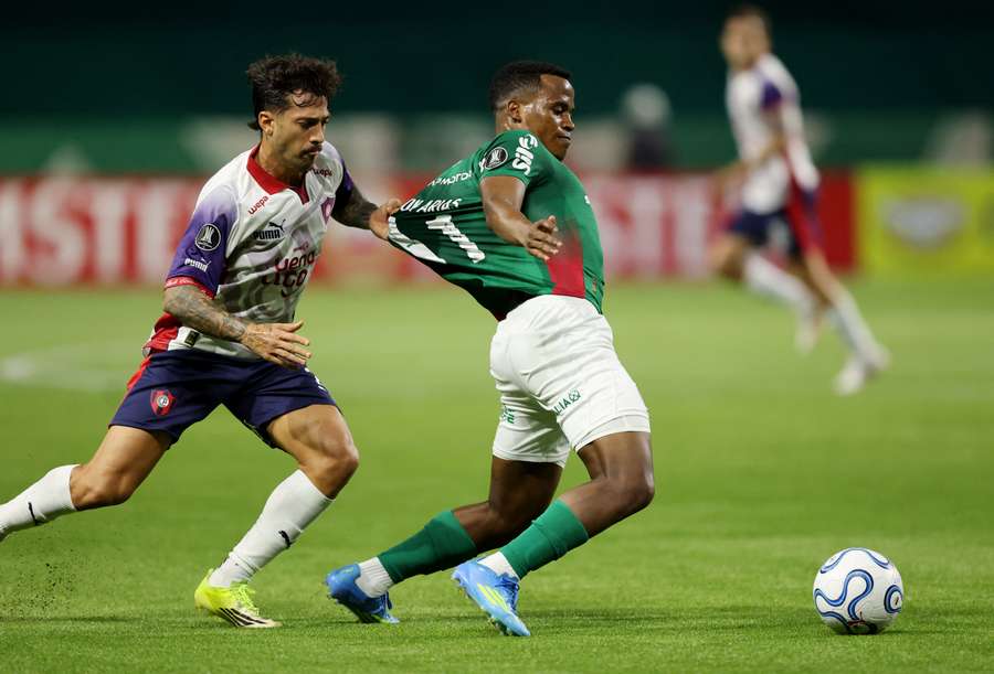 Arias acumula jogos com Palmeiras, Wolves e Fluminense no período Arias acumula jogos com Palmeiras, Wolves e Fluminense no período