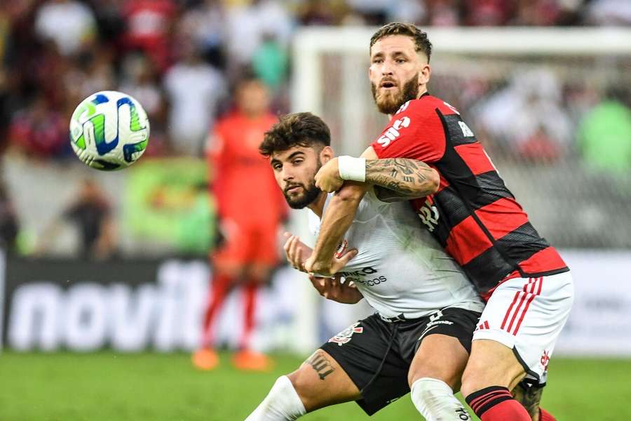 Léo Pereira foi o destaque em vitória do Flamengo sobre o Corinthians