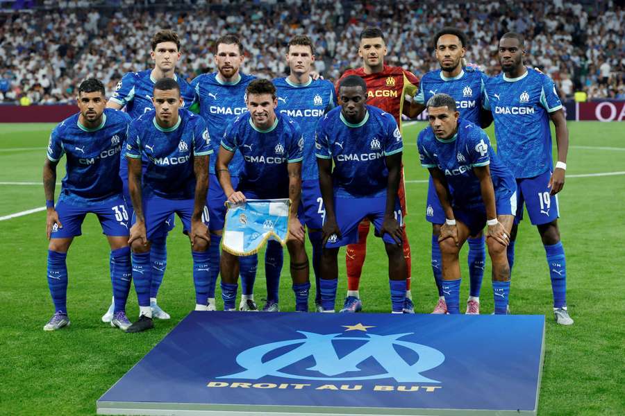 Onze do Marselha antes do jogo com o Real Madrid