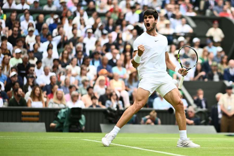 Alcaraz está a um passo da final de Wimbledon.