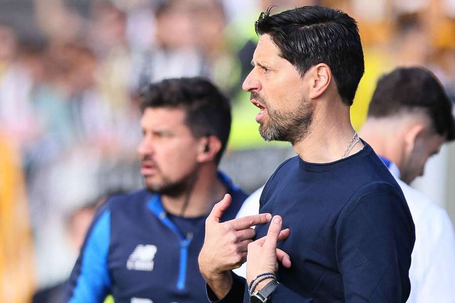 Vítor Bruno crítico com a equipa
