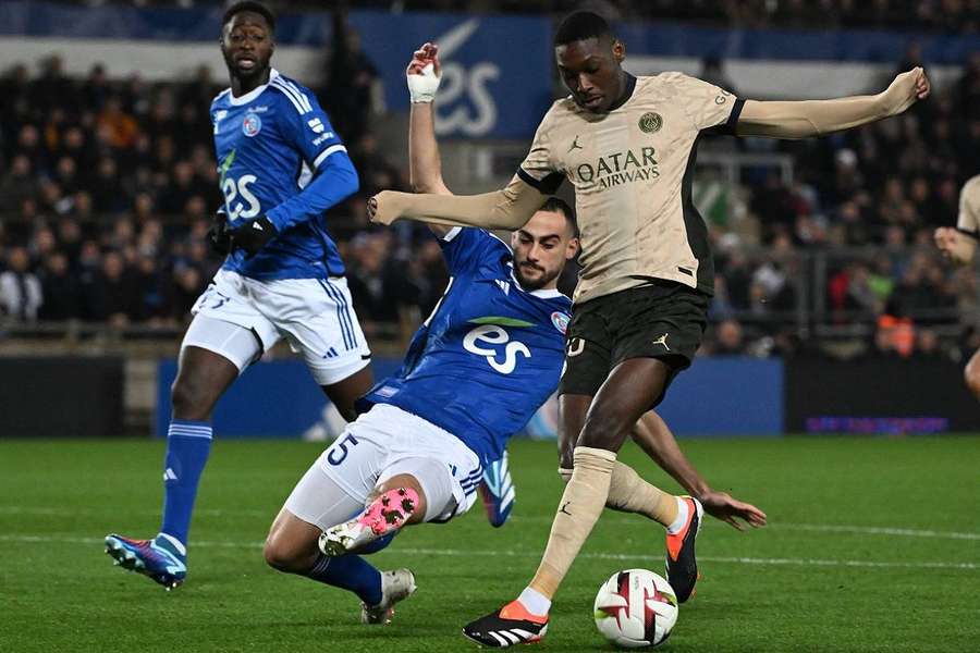 Kolo Muani falha jogo com o Brest devido a uma infeção viral