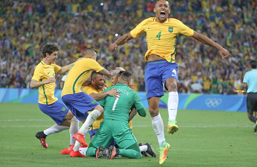 Weverton foi crucial nos penáltis