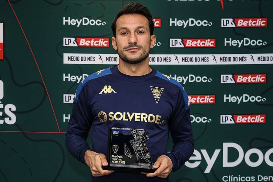 João Carvalho, médio do Estoril