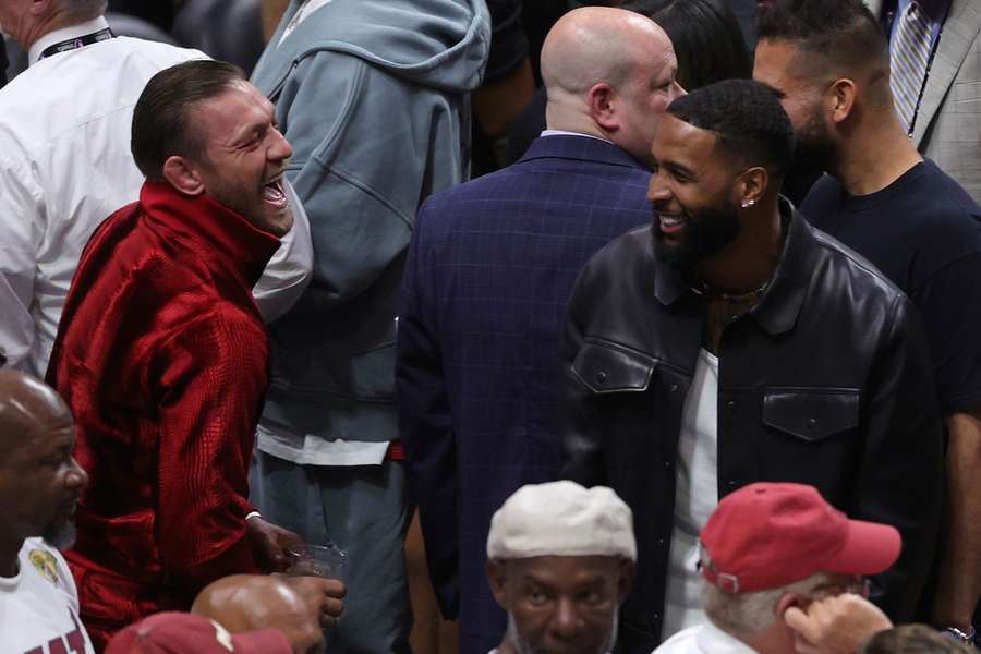 Conor McGregor ne combina un'altra delle sue: mandata all'ospedale la mascotte degli Heat