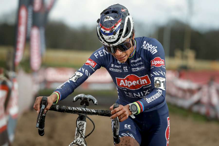 Ceylin del Carmen Alvarado tijdens het NK veldrijden in januari