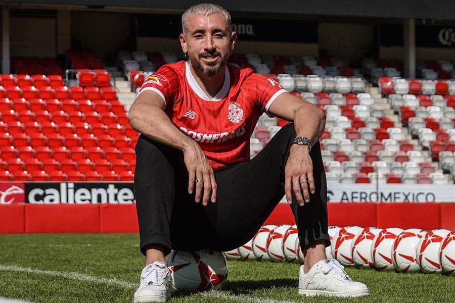 Héctor Herrera com a camisola do Toluca