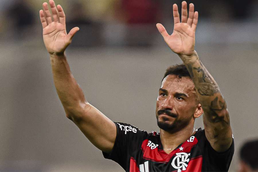 Danilo vai desfalcar Flamengo e seleção brasileira