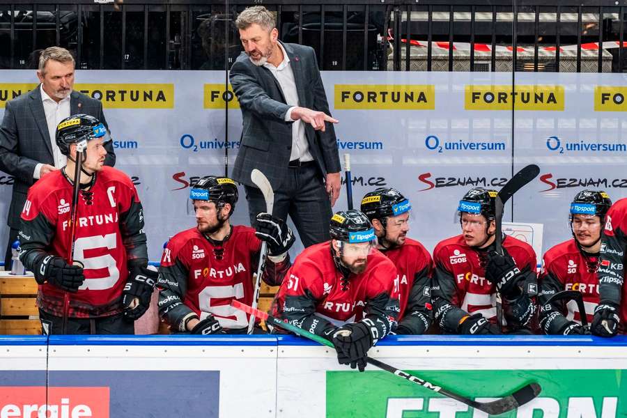 Jaroslav Nedvěd ví, co je špatně. Dokážou to jeho svěřenci naplnit na ledě?
