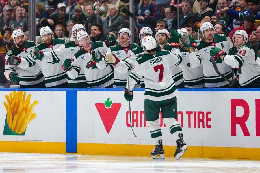 Kolejne rozstrzygnięcia w NHL. Wild i Blues zagrają w play-offs