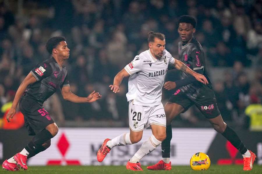 Samu sofreu lesão grave e não joga mais esta época