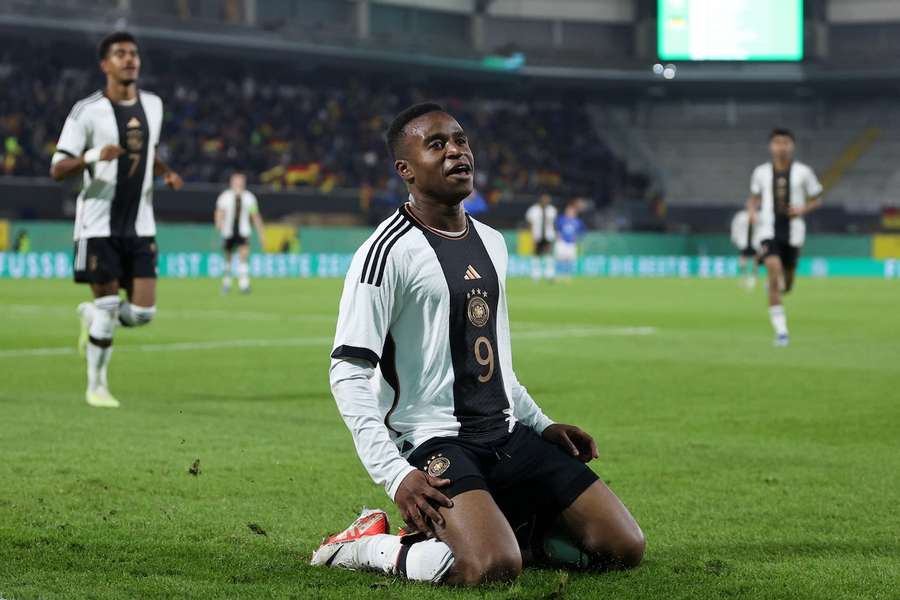 In der U21-Nationalmannschaft darf Youssoufa Moukoko regelmäßig jubeln.