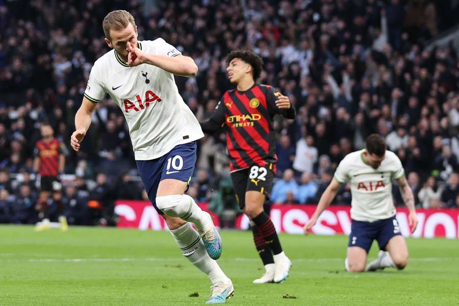 Kane festeja um golo histórico