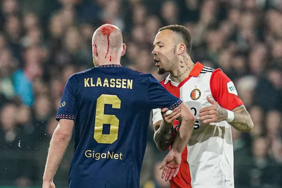Klaassen utrpěl krvavé zranění po zásahu předmětem.