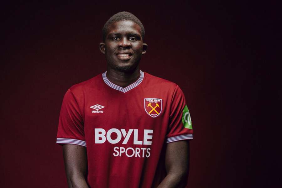 Přestupová sága uzavřena, Diouf míří za Součkem do West Hamu.