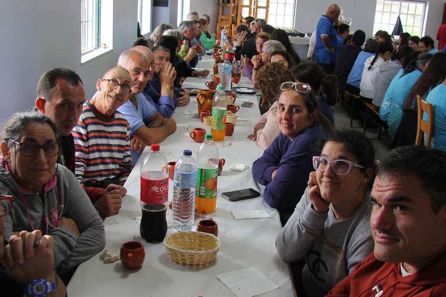 Ricardo Varela acompanhado pelos amigos da Cooperativa Vários