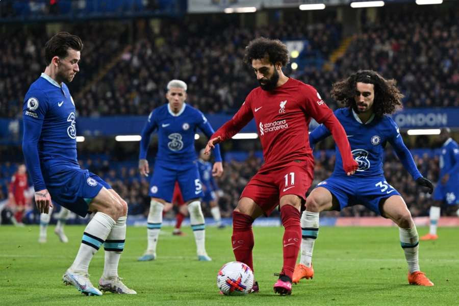 Mo Salah is surrounded by Chelsea players at Stamford Bridge