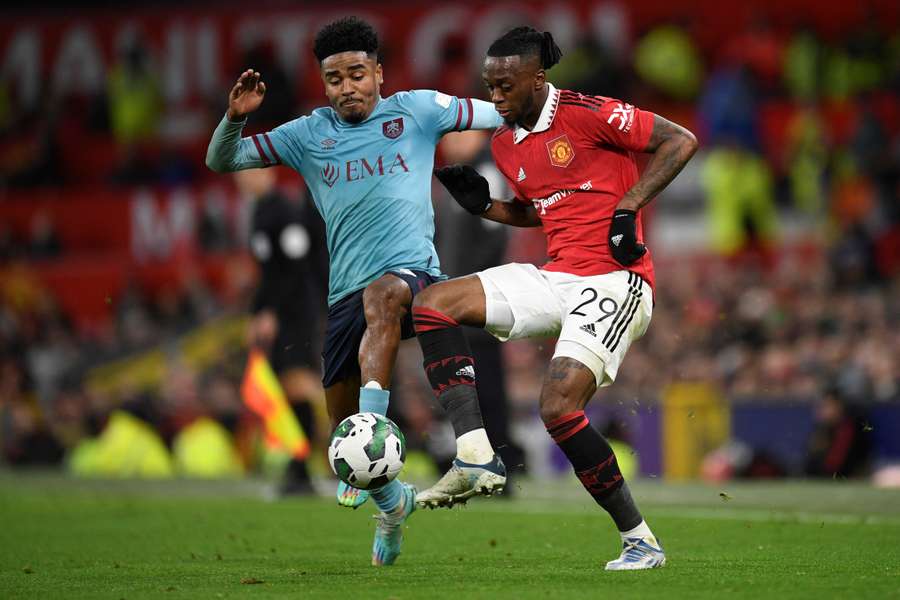 Wan Bissaka esteve a bom nível diante do Burnley, para a Taça da Liga