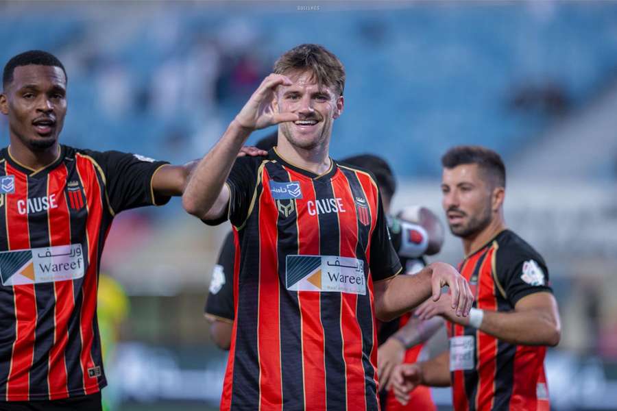 Leandro Antunes continua a brilhar no Al Riyadh
Leandro Antunes continua a brilhar no Al Riyadh