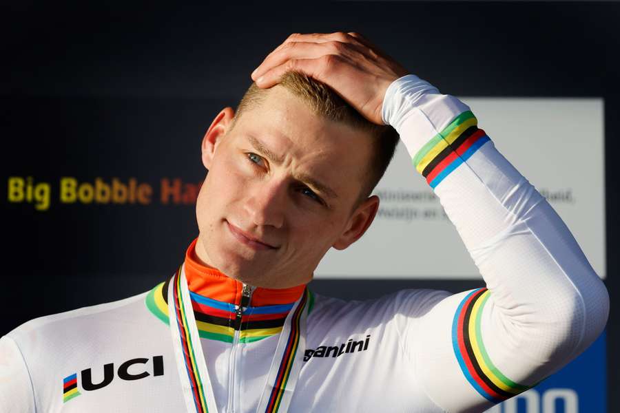 Van der Poel na zijn overwinning op het WK veldrijden vorige maand