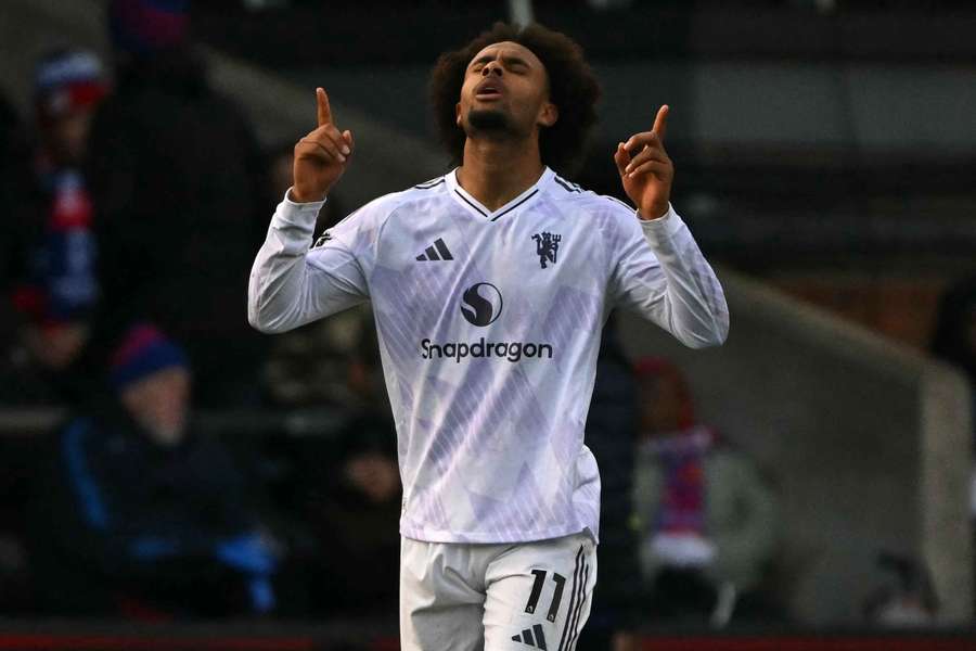 Zirkzee anotou gol quase sem ângulo