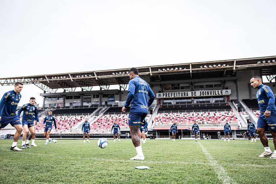 Delegação santista treinou na Arena Joinville