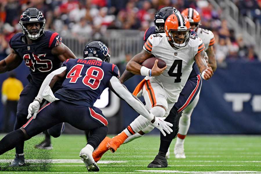 Deshaun Watson foi suspenso por 11 jogos por acusações de agressão sexual