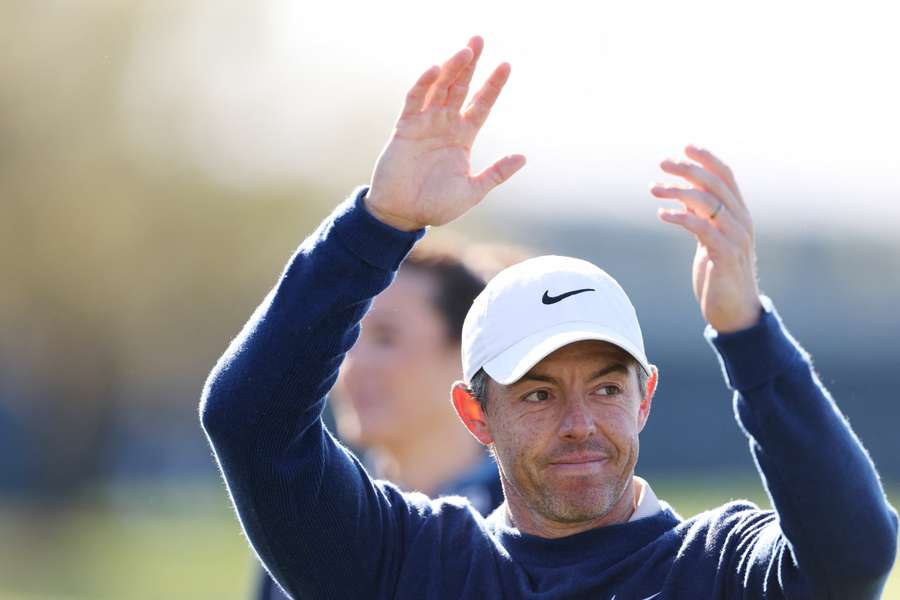 McIlroy aplaude al público tras sellar su triunfo en Florida