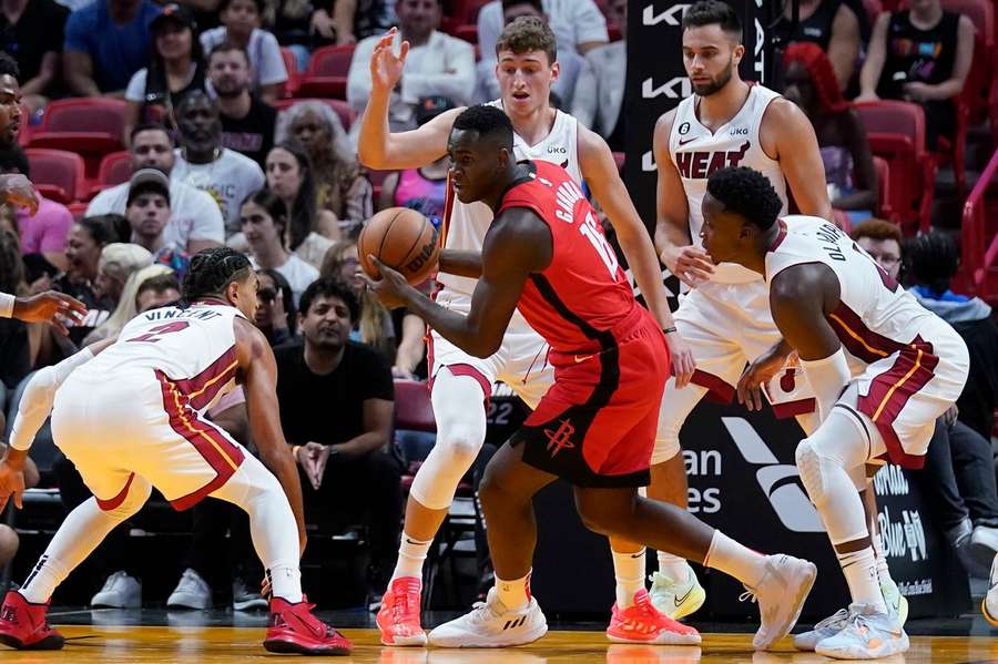 Garuba sigue creciendo con los Rockets, que caen ante Miami Heat en pretemporada