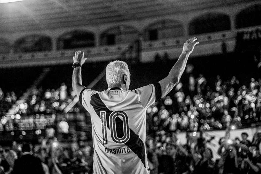 Troféu de artilheiro do Carioca de 2023 se chamará Roberto Dinamite