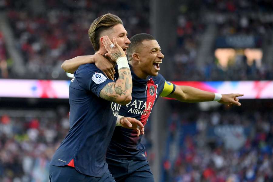 Mbappé e Ramos ao serviço do PSG