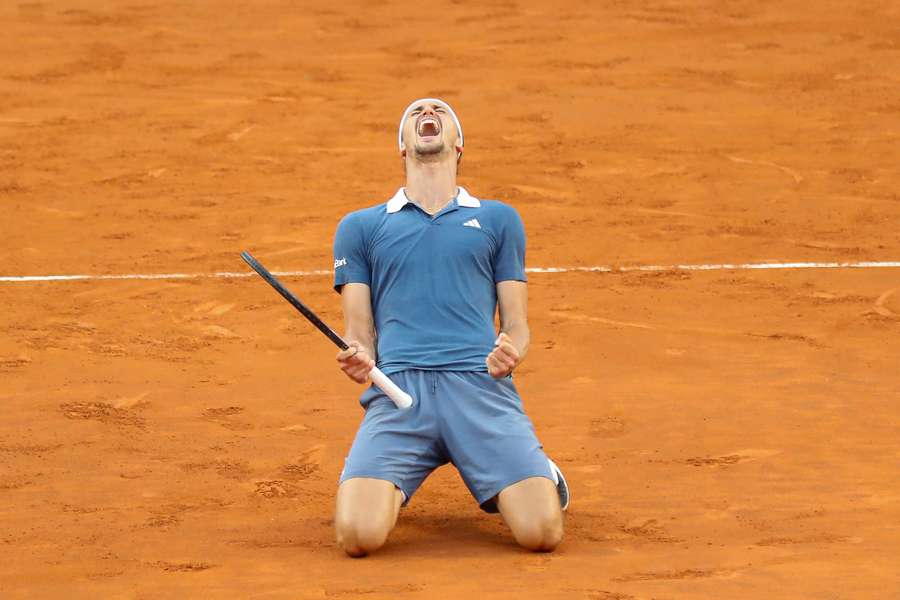 Alexander Zverev in ginocchio a fine partita