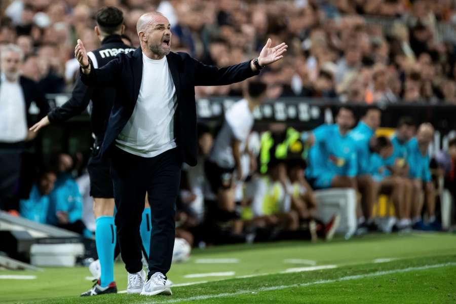 Paco López, no jogo Valencia-Granada no Mestalla