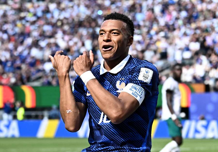 Mbappé oslavuje svoj gól. Mbappé oslavuje svoj gól.