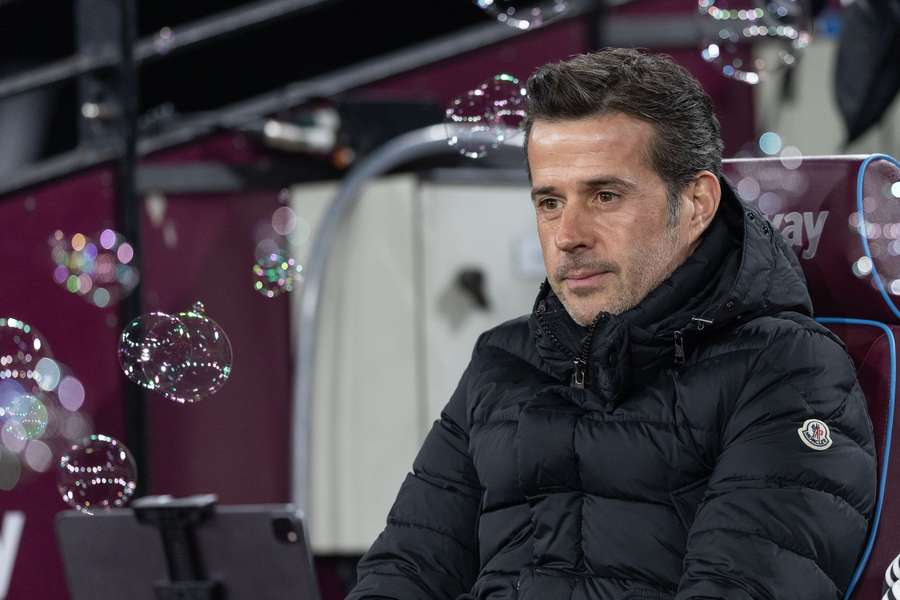 Silva looks on as Fulham face West Ham