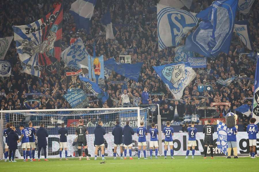 Die Schalker Fans ließen auch in schwierigen Zeiten den Rückhalt nicht vermissen