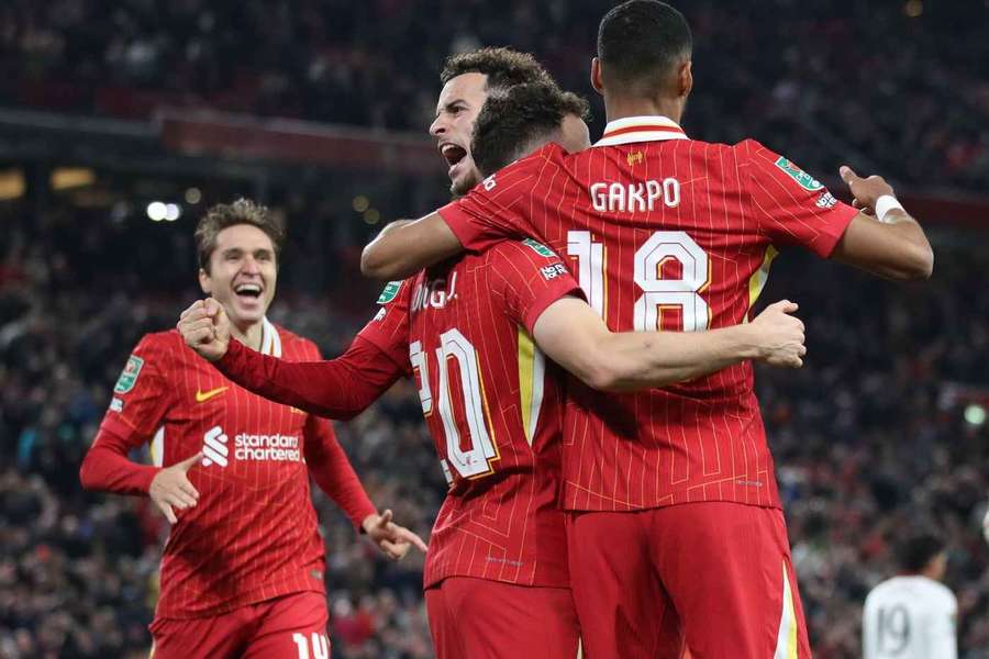 Liverpool sărbătorește golul 2 al lui Jota