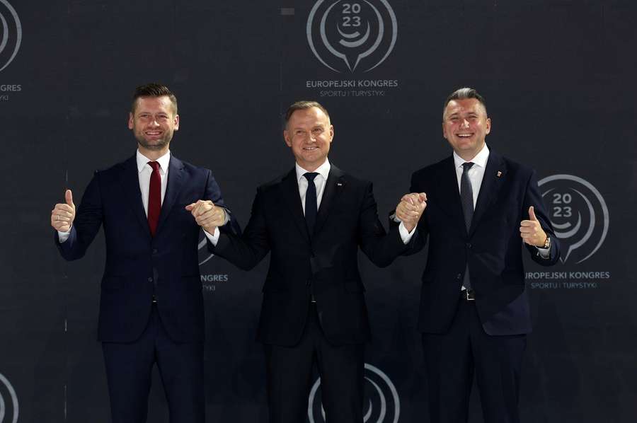 Polens Präsident Andrzej Duda (m.) beim Sport- und Touristikkongress im Wintersportort Zakopane