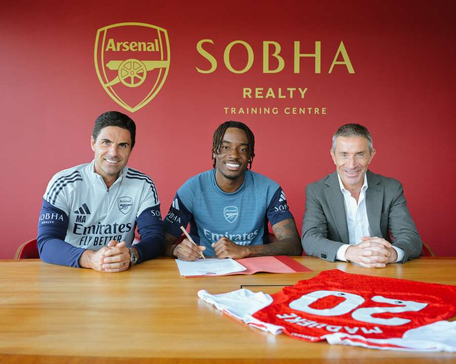 Madueke é o novo camisa 20 do Arsenal