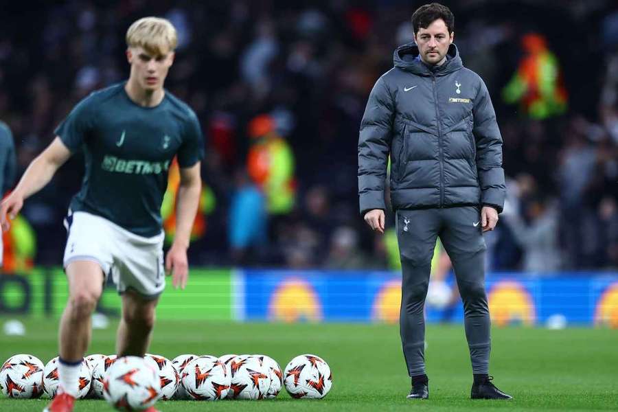 West Brom seek talks with Spurs coach Mason
