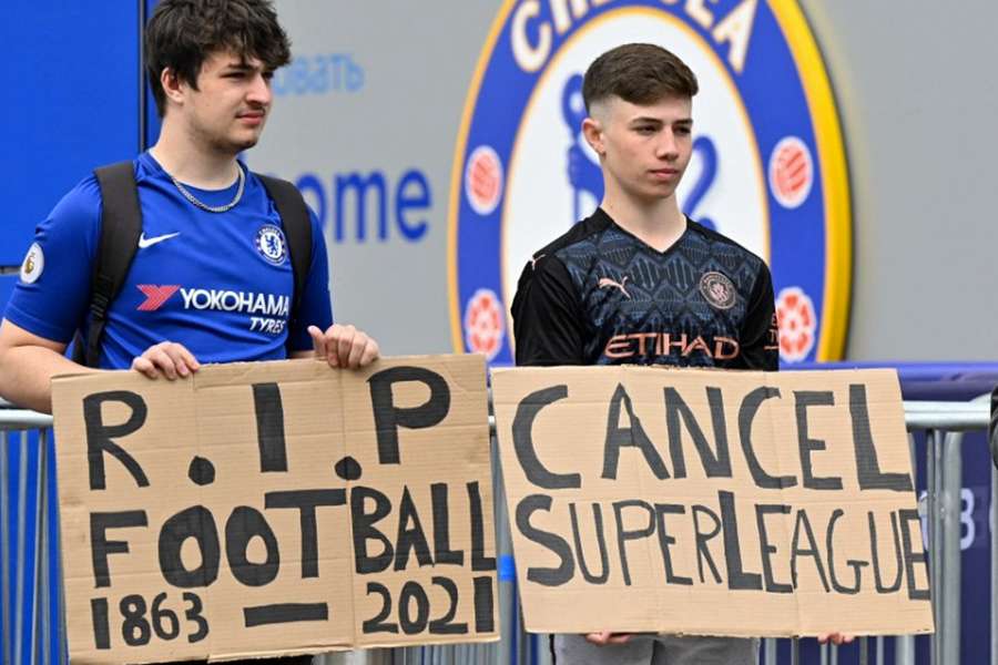 Torcedores do Chelsea protestam contra a liga em 2021